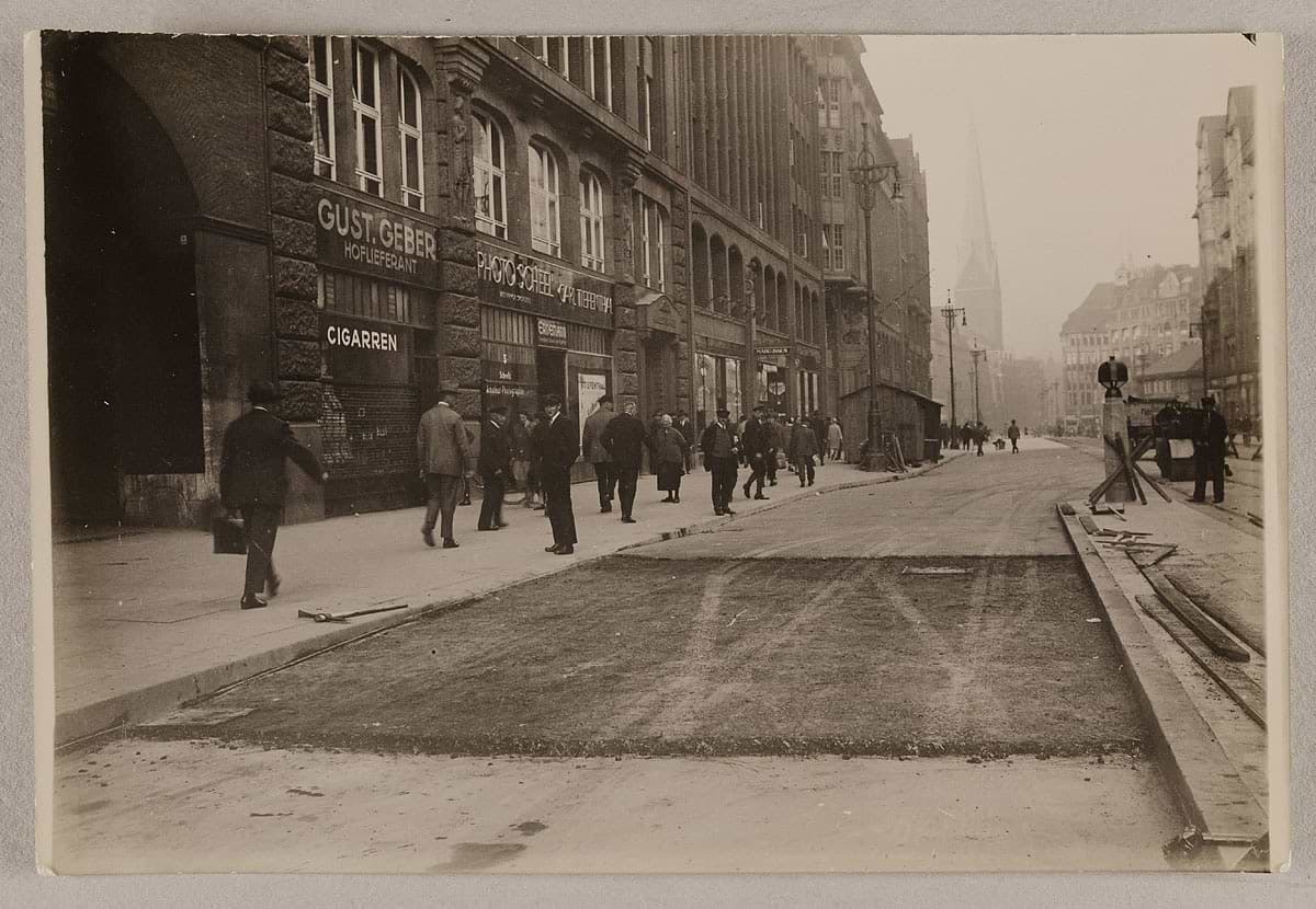 Asphaltierung der Mönckebergstraße, Hamburg